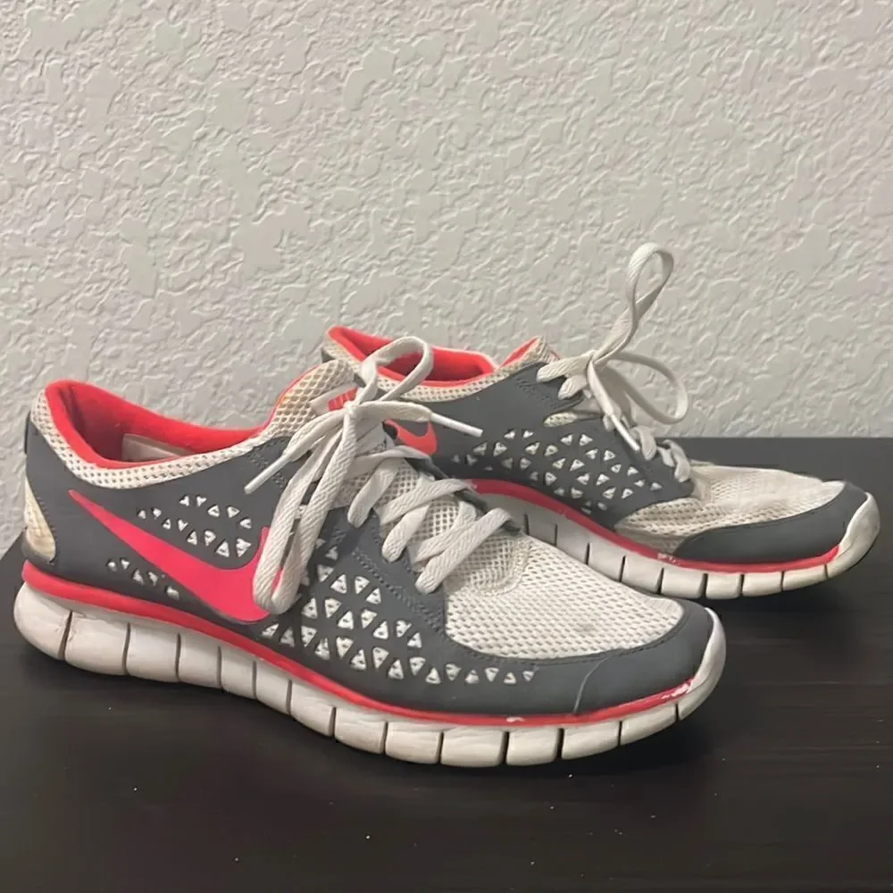 Nike Running Shoes Size 8.5 White & Pink Sneakers - Great Condition